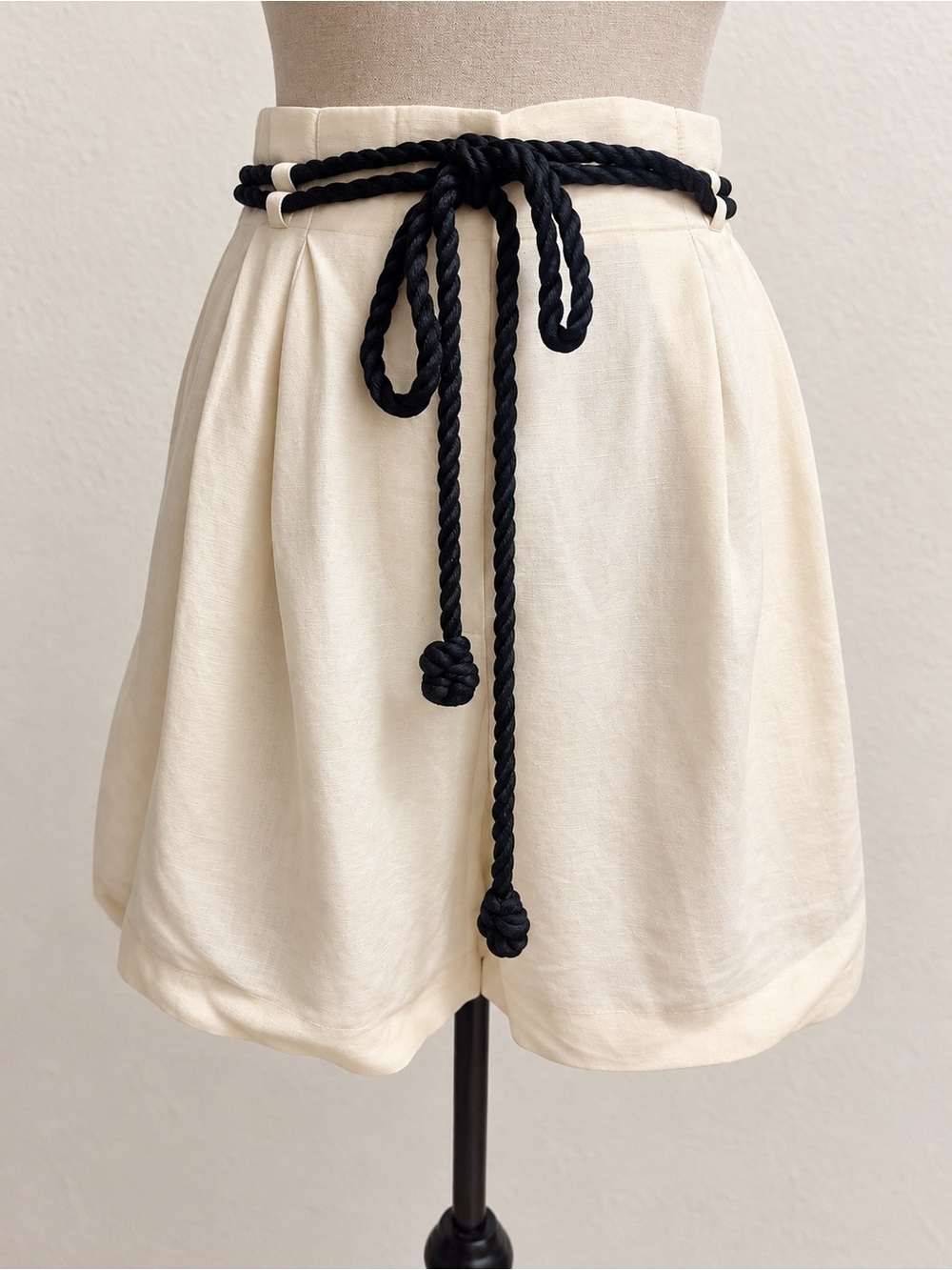 Antonio Melani | Mason Rope Linen Blend Shorts | Ecru Black | Size 8